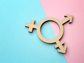 Symbol Transgender auf farbigem Hintergrund